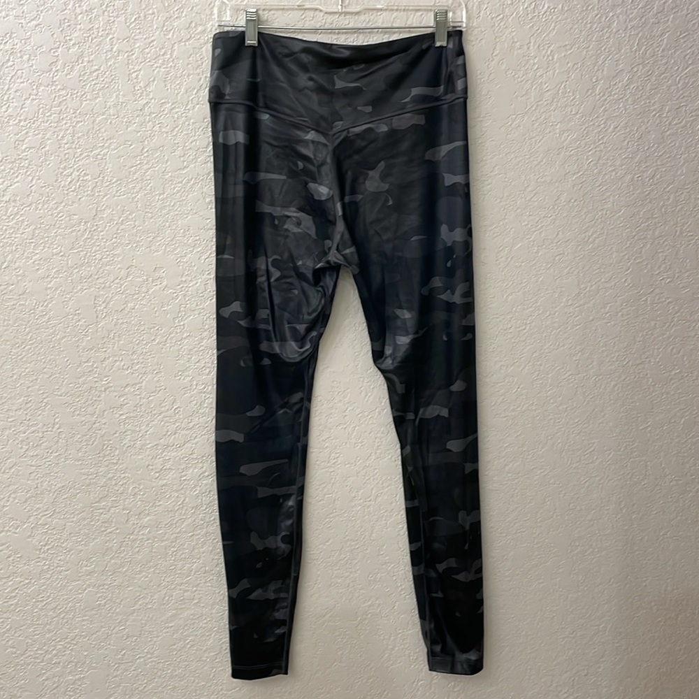Nike Women's Dri-Fit One Mid Rise Camo Leggings, Size Large - Picture 4 of 12